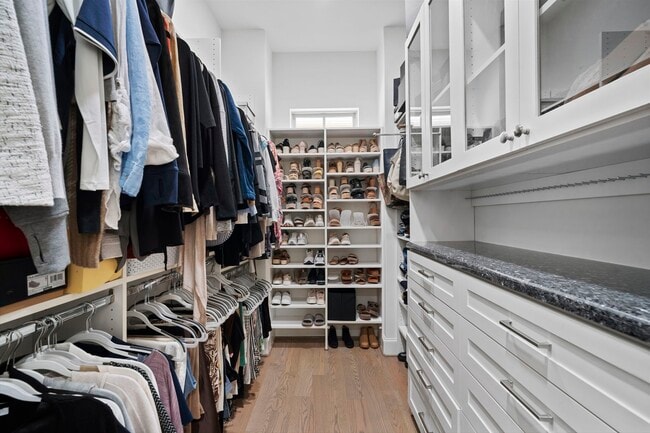 Building Photo - 2174 Briarglen Dr