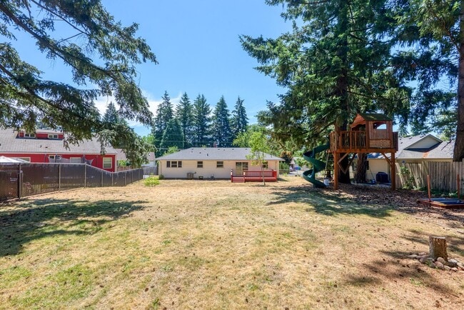 Building Photo - Charming 3-Bedroom Bungalow on Large Fenced Lot