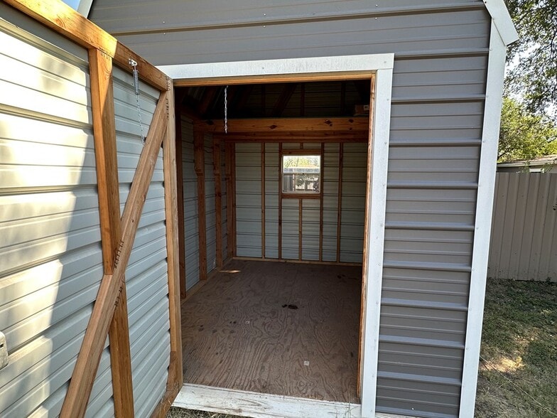 Building Photo - 2110 Glenwood Dr