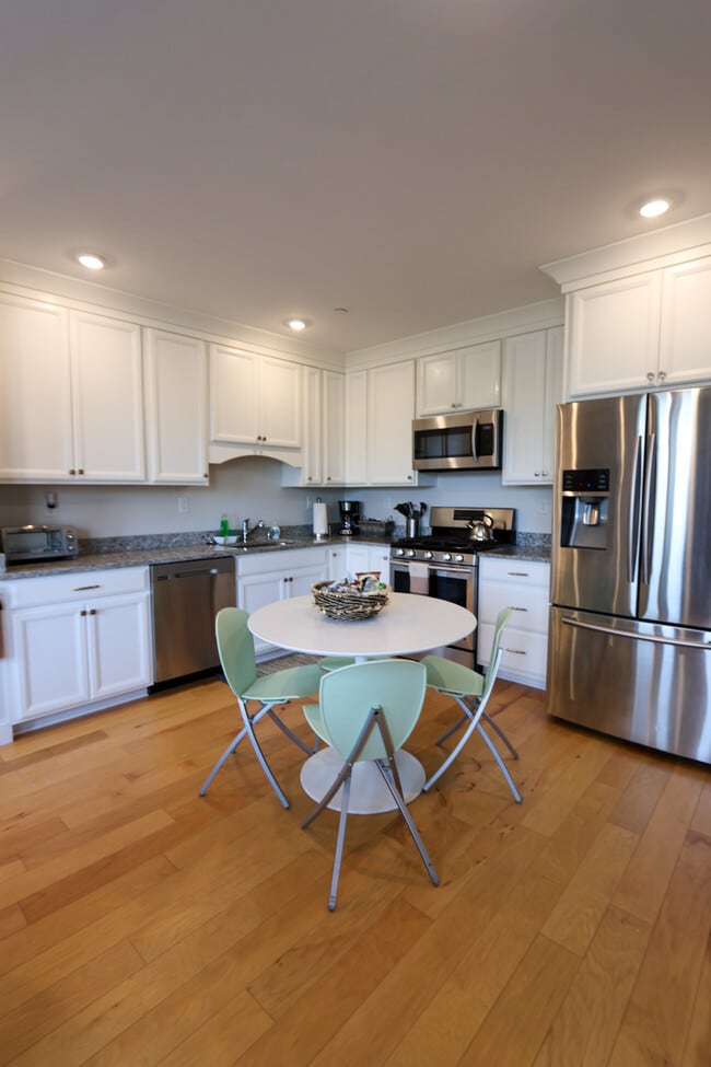 Building Photo - 1008 Tremont St