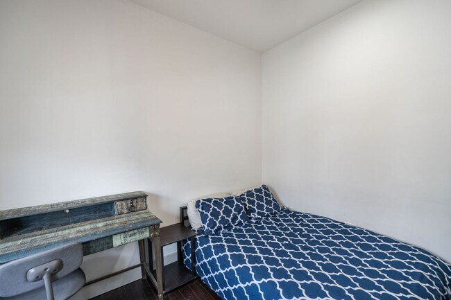 Building Photo - Modern Olde Kensington Home