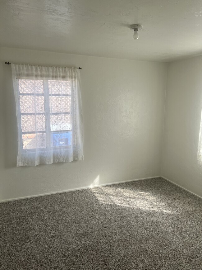 Building Photo - 2718 E 18th St