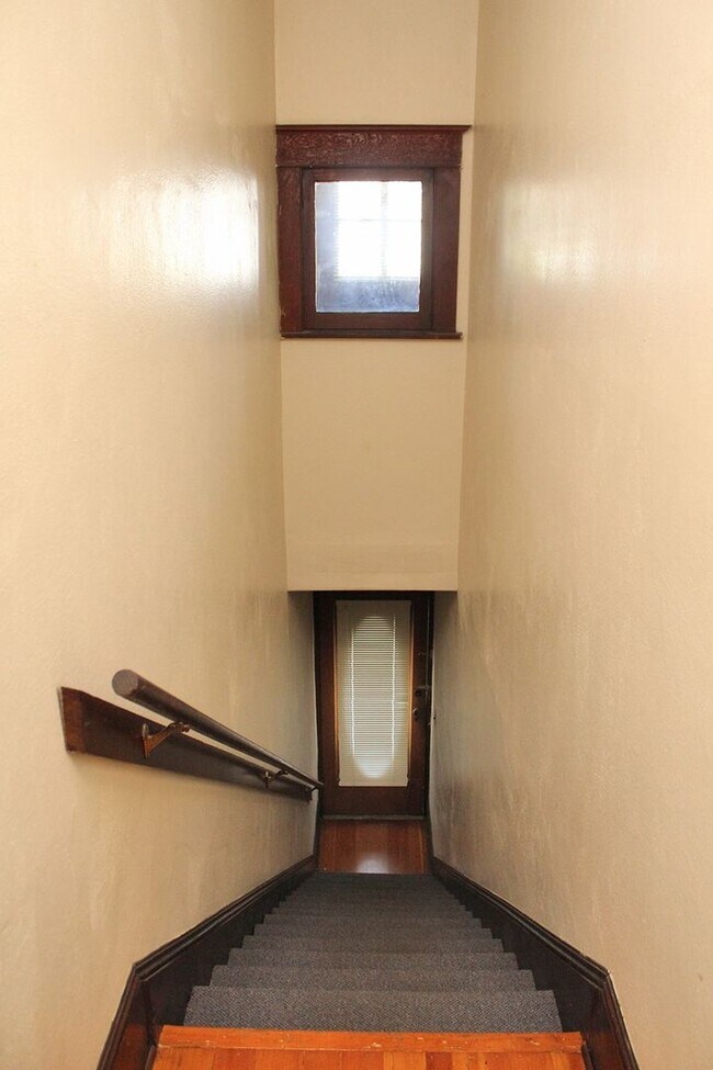 Building Photo - 3628-3634 SE Milwaukie Ave