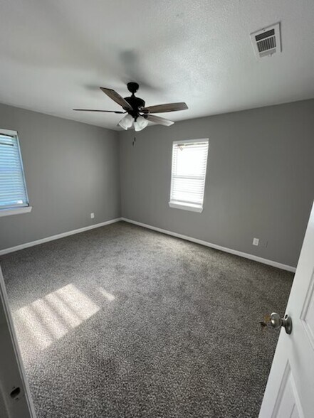 Bedroom - 828 Horseshoe Dr