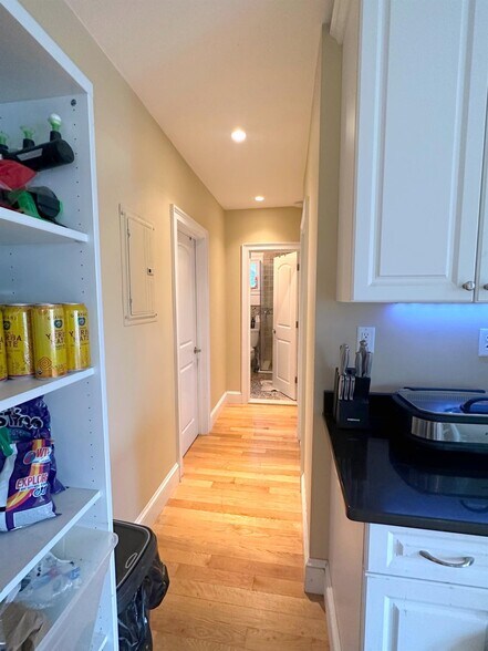 Building Photo - 57 Greenleaf Ave