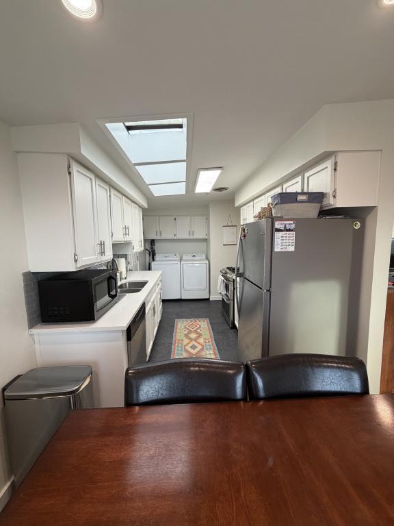 Building Photo - 872 Madsen Ln