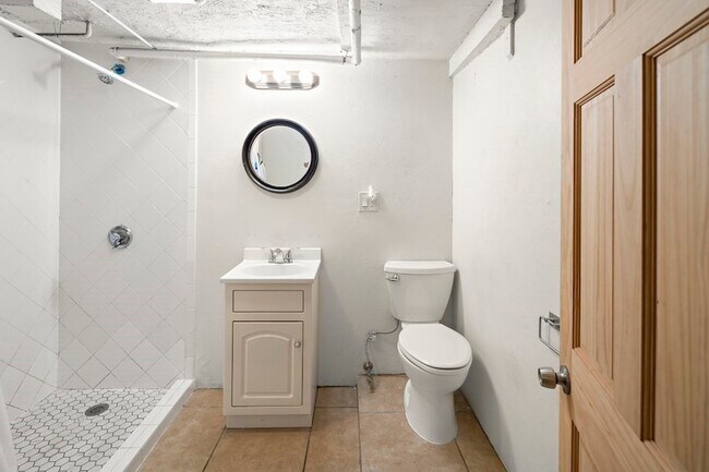 Building Photo - 64 Pleasant St