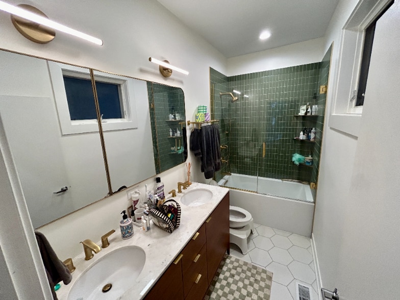 Building Photo - 1543 N Bosworth Ave