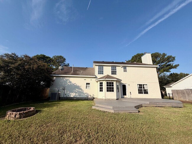 Building Photo - 848 Daimler Dr