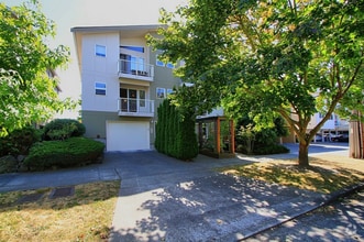 Building Photo - Recently Updated 1 Bed Condo in Ballard!