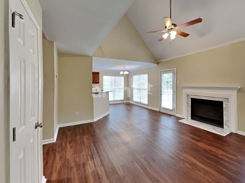 Building Photo - 140 Tennyson Ct