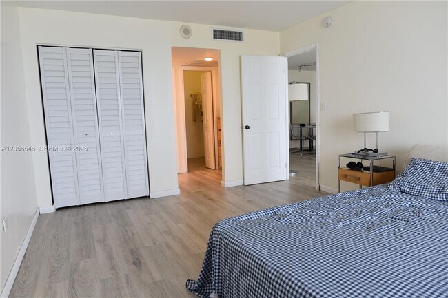 Building Photo - 5555 Collins Ave