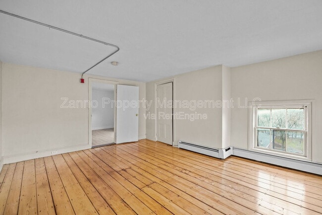 Building Photo - 35 Bowen St