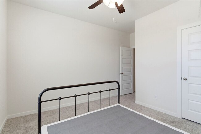 Building Photo - 233 S Harrogate Ln