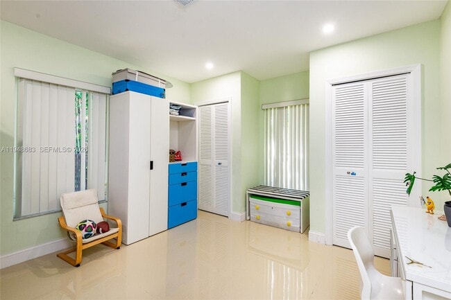 Building Photo - 709 Elm Tree Ln