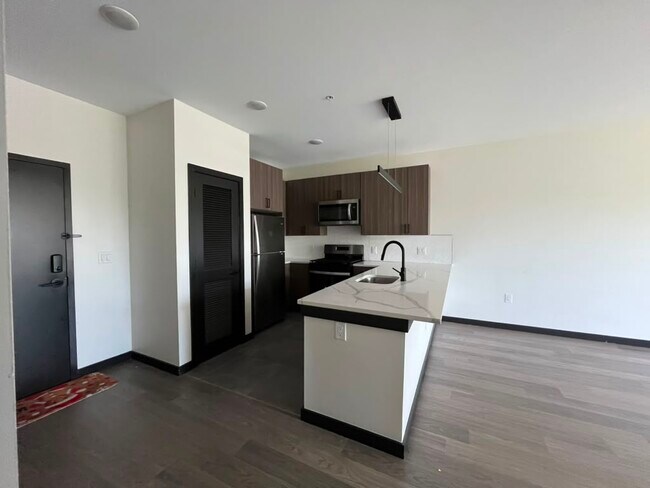 Building Photo - 129 Mallory Ave