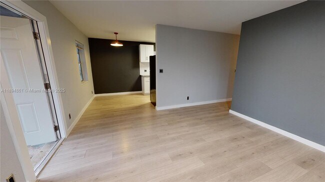 Building Photo - 404 NW 21st Terrace