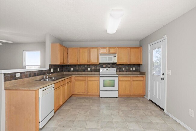 Building Photo - 5248 Sunsail Dr