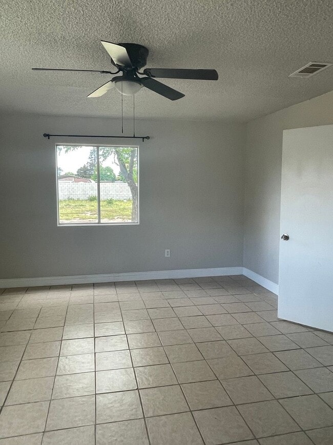 Building Photo - 265 Hudson Dr