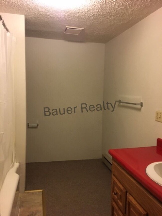 Building Photo - tb200r