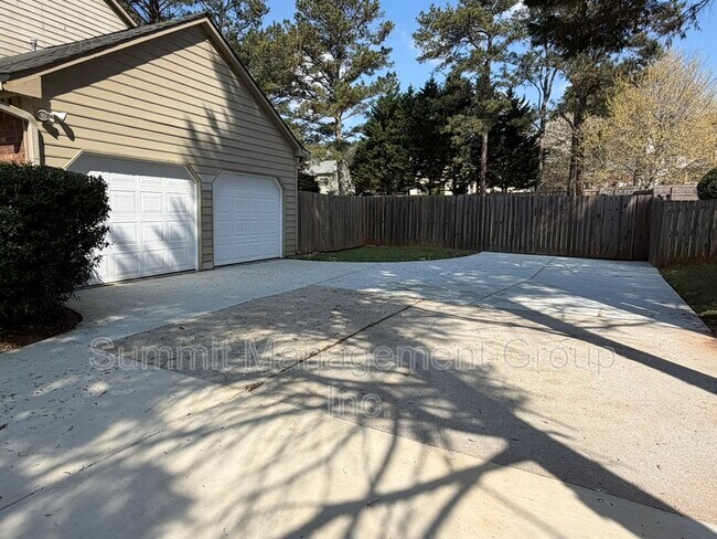 Building Photo - 1611 Ellington Rd SE