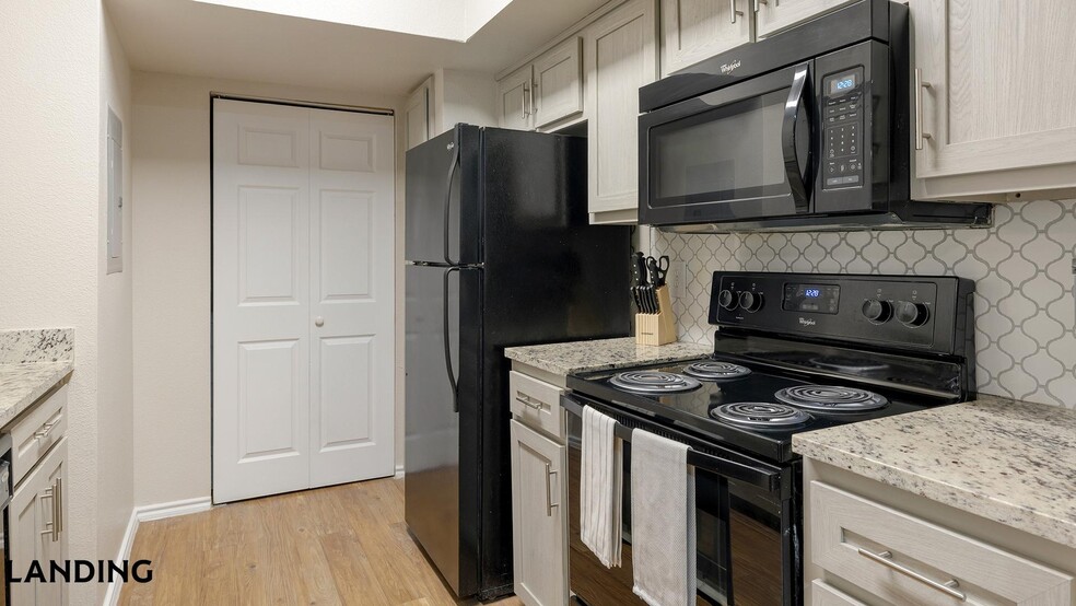 Building Photo - 165 Forestbrook Dr