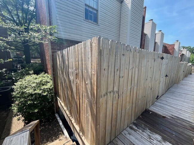 Building Photo - 2805 Foxcroft Rd