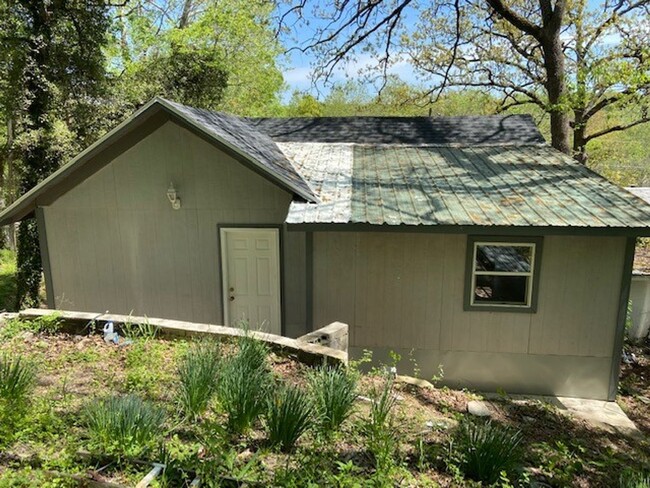 Building Photo - Single Family Home in Downtown Hollister