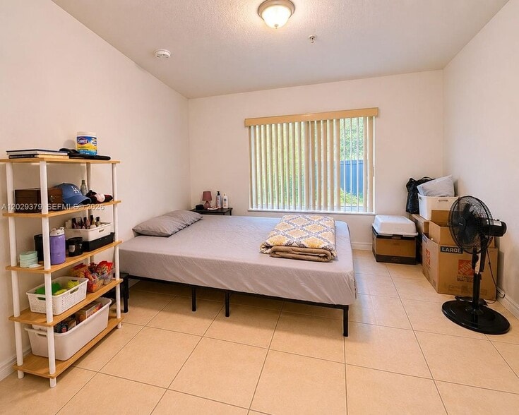 Building Photo - 3856 SW 48th Ave
