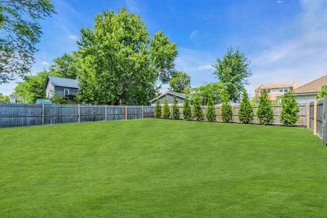 Building Photo - 1205 7th Ave