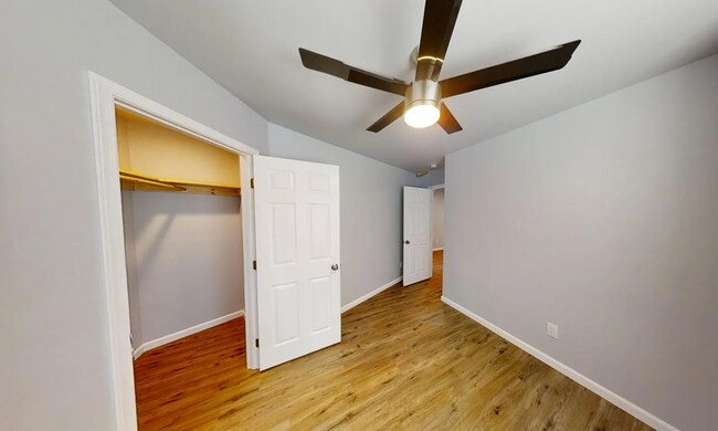 Building Photo - 5118-5120 East Falls View Dr