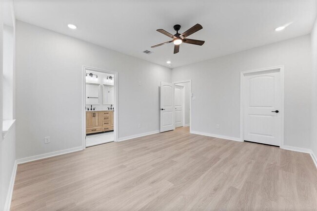 Building Photo - 14839 Spica Ct
