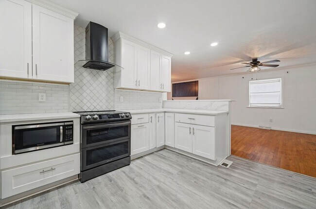 Building Photo - 1757 Lafayette Dr