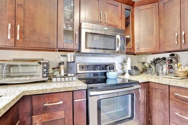 Building Photo - 2850 Carambola Cir S