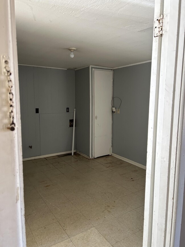 Building Photo - 2707 Fort Miro Ave