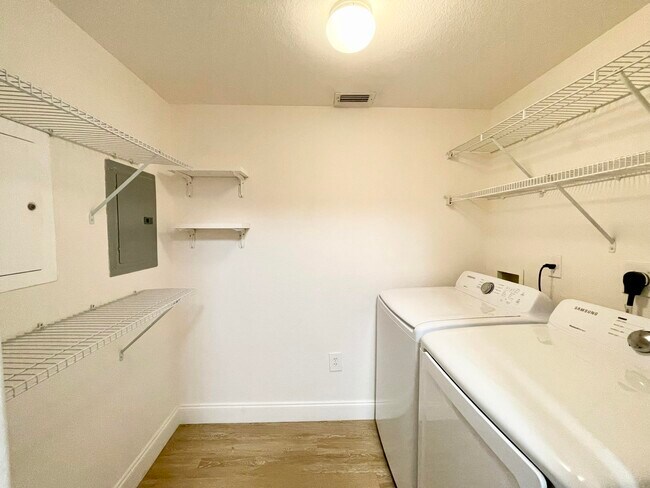 Building Photo - 6511 Emerald Dunes Dr