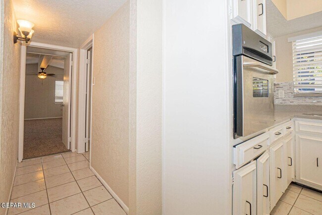 Building Photo - 4871 Los Reales Dr