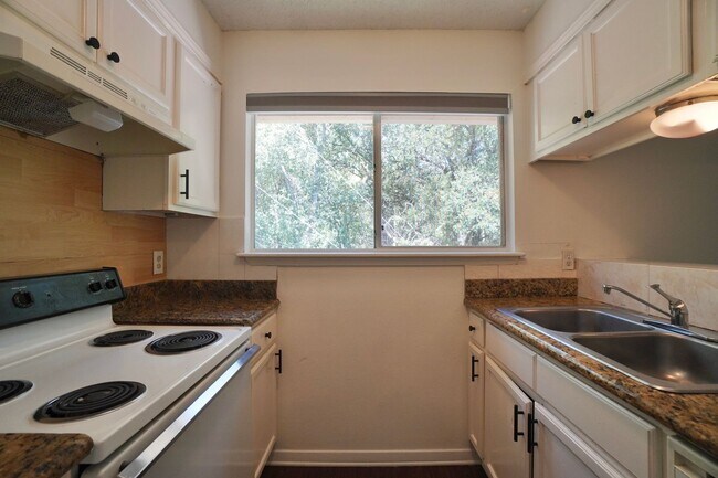 Building Photo - 2906 Sweeney Ln