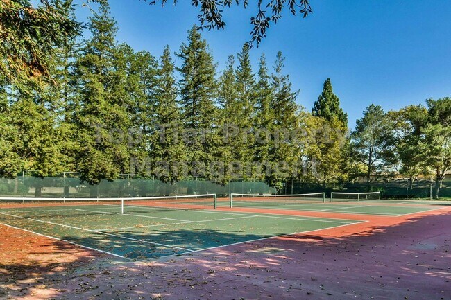 Building Photo - Beautiful 3 Bd/2.5 Ba/1697 sf Walnut Creek townhouse in desirable neighborhood! Available April 1st!