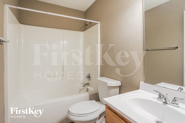 Building Photo - 316 NE Coldwater Creek Dr