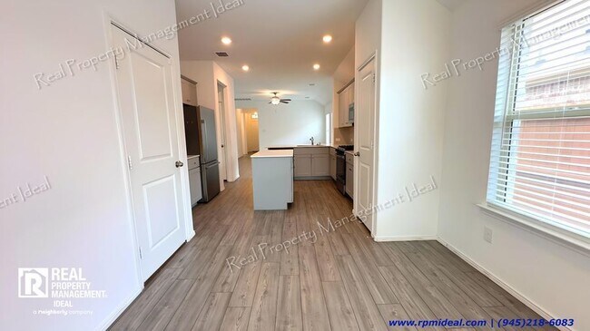 Building Photo - $2,300 - 4bed/ 2Bath - Stunning house in F...
