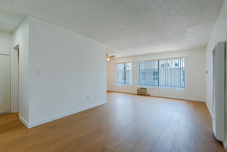 Building Photo - 6210 Whitsett