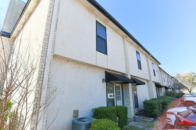 Building Photo - 1307 Kinney Ave