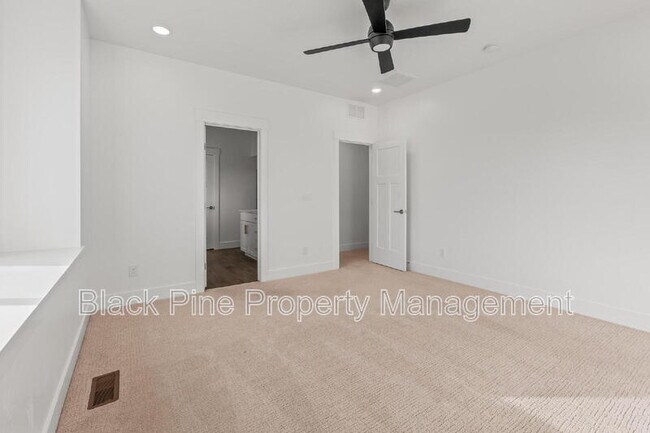 Building Photo - 7184 W Riverwood St