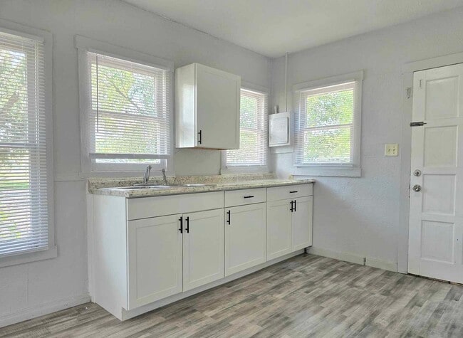 Building Photo - 2 Bed / 1 Bath Home for RENT!