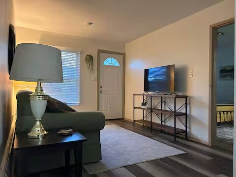 Building Photo - 206 Caroline Ave