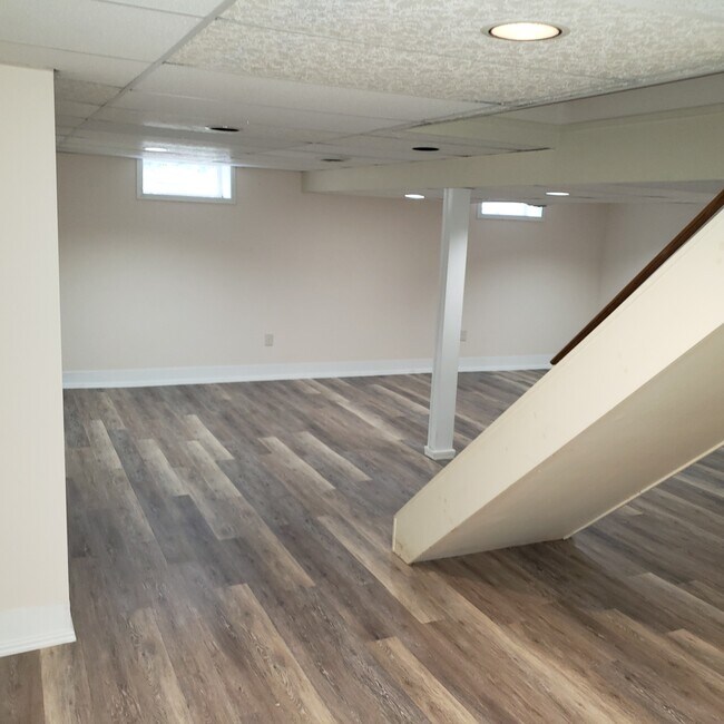 Building Photo - 552 Mendon Rd