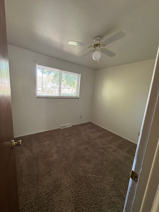 Building Photo - Single Family Home