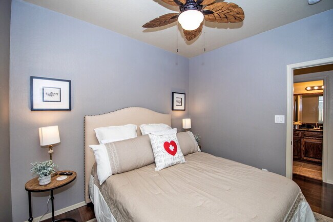 Building Photo - "Fully-Furnished 3-Bedroom, 2-Bathroom Home!"