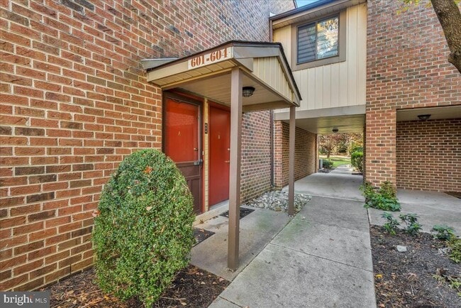 Primary Photo - 604B Cypress Point Cir